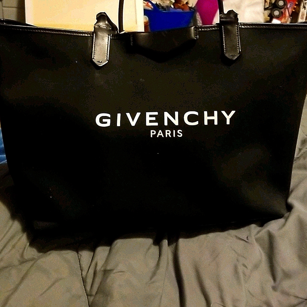 Jumbo Givenchy authentic tote